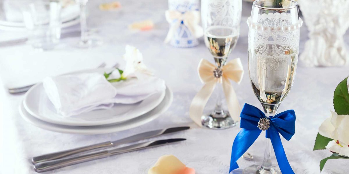 edding-champagne-glasses-on-white-tablecloth-with-SJBPDRF_30.jpg